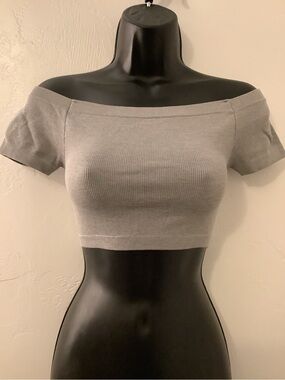 Off-Shoulder Ribbed Crop Top - Gray